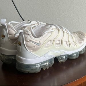 White Nike Air VaporMax Plus